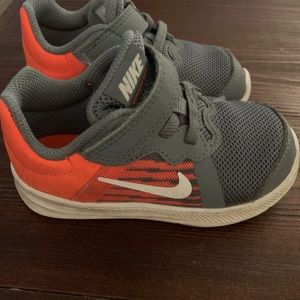 **Toddler Nike Boys Shoes size 7**